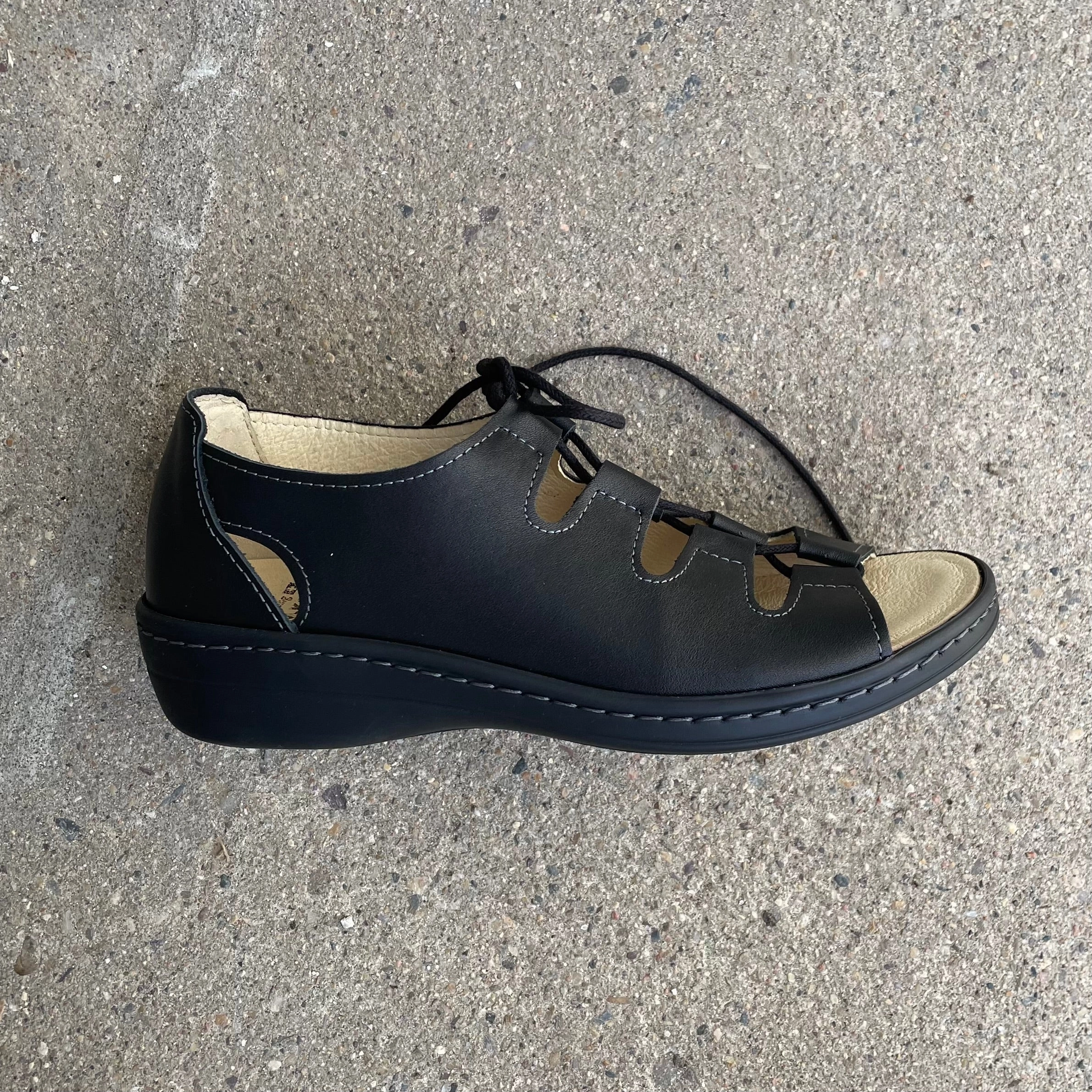 Soft Cushioned Footwear Vacation Mode Beth - Black