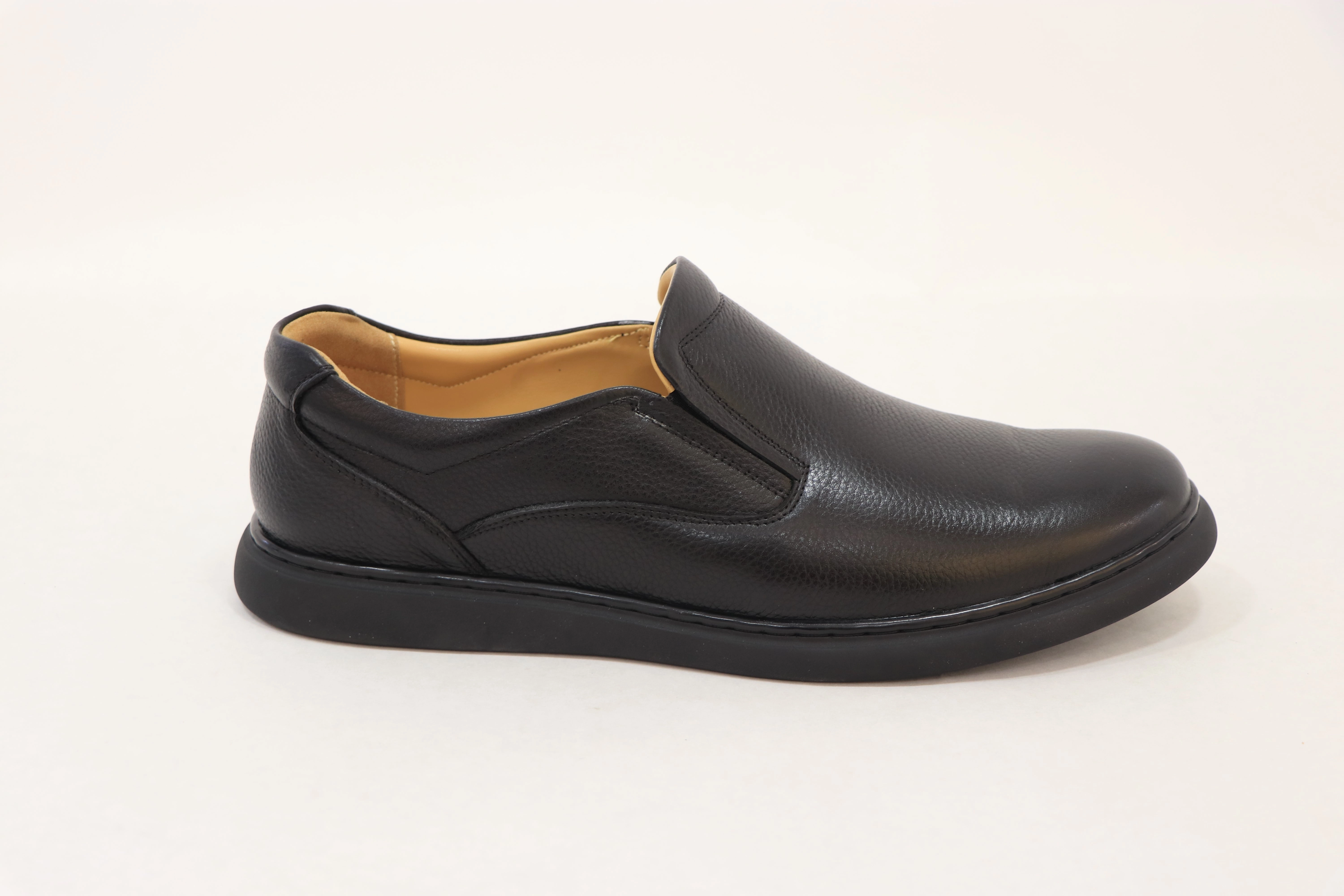 DR. COMFORT SHOES Luxury Resort