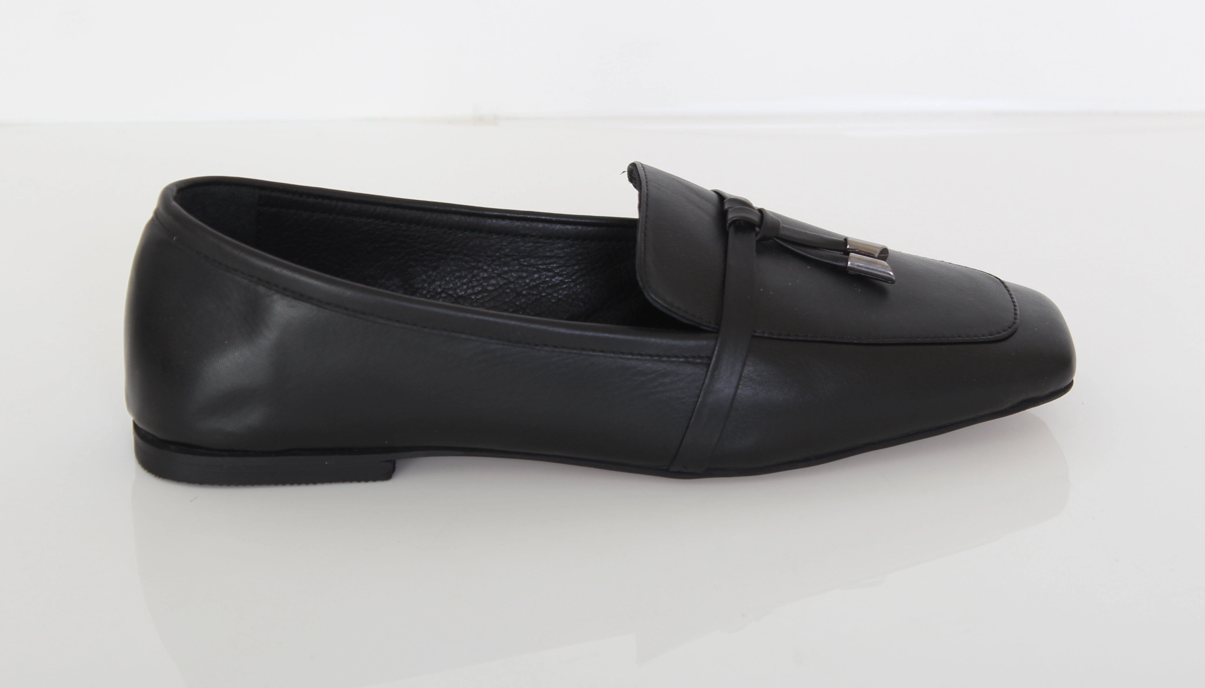 ALPER Ballerine with Tassels Stable base Game Ready