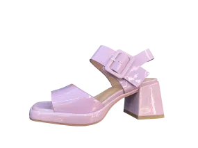 Minimal Cool Outdoor Vibe MILA RAINE SAM