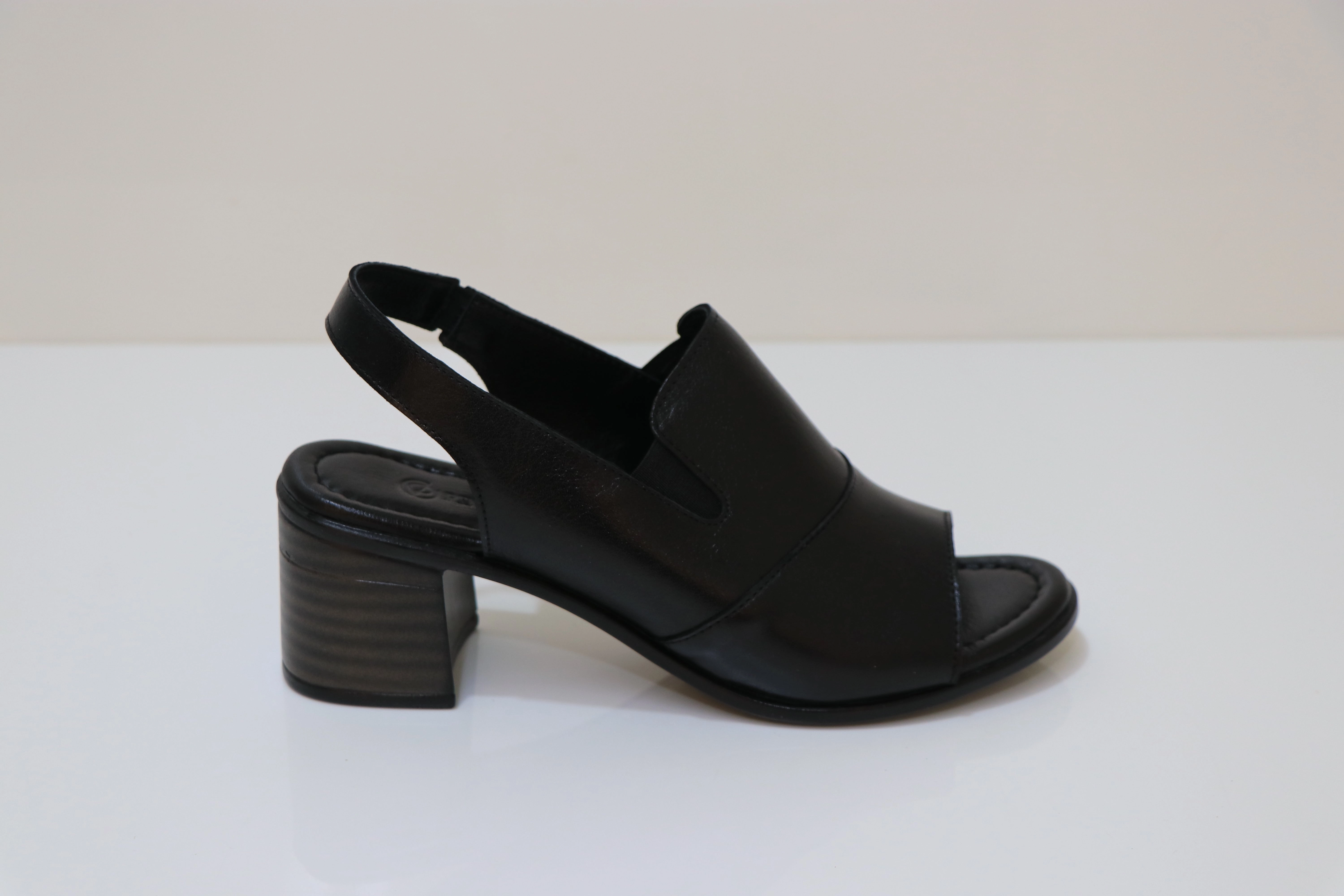 dry surface Comfortable For Walking PINO VERDE