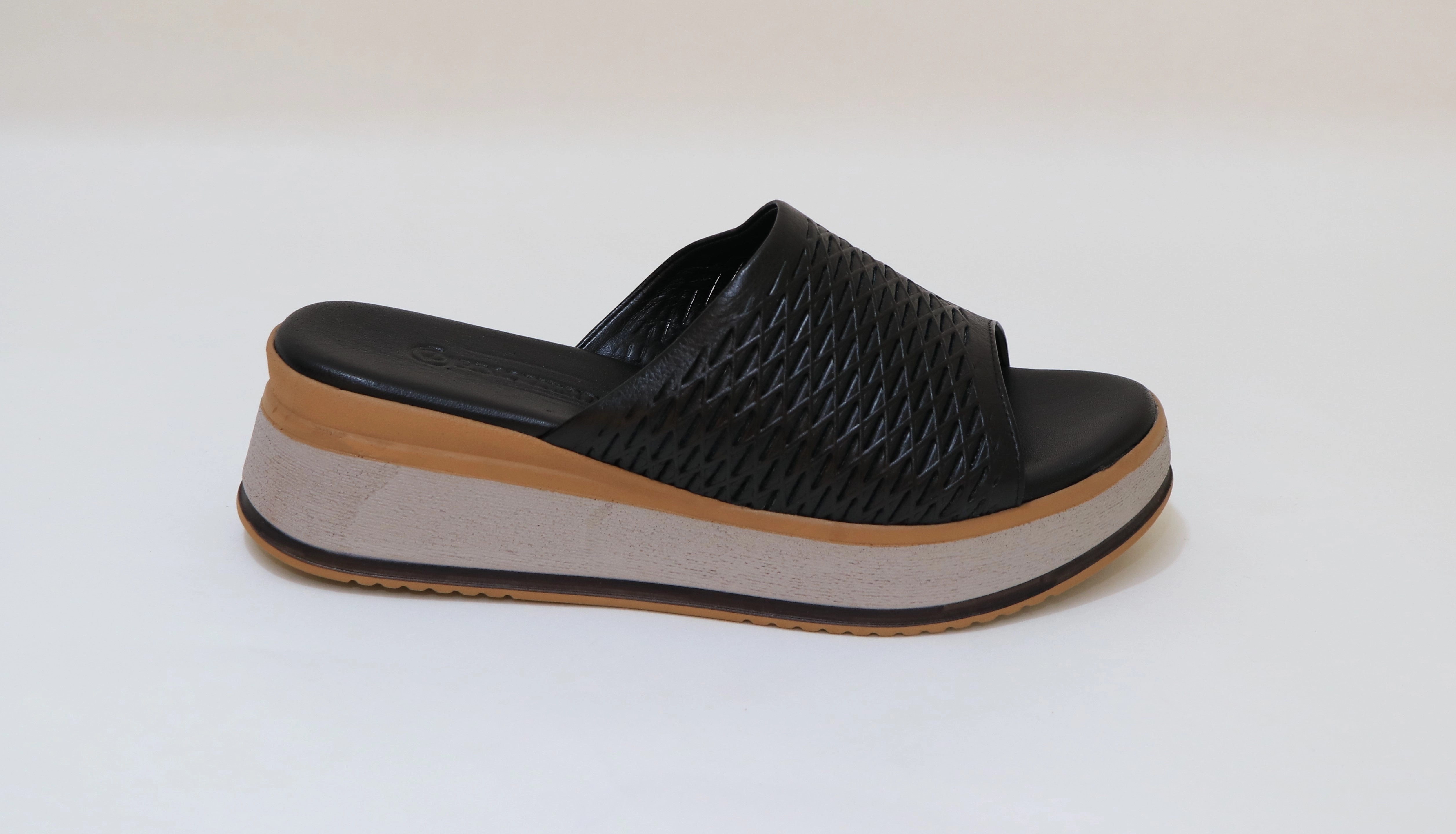 Comfortable And Versatile PINO VERDE Sabo