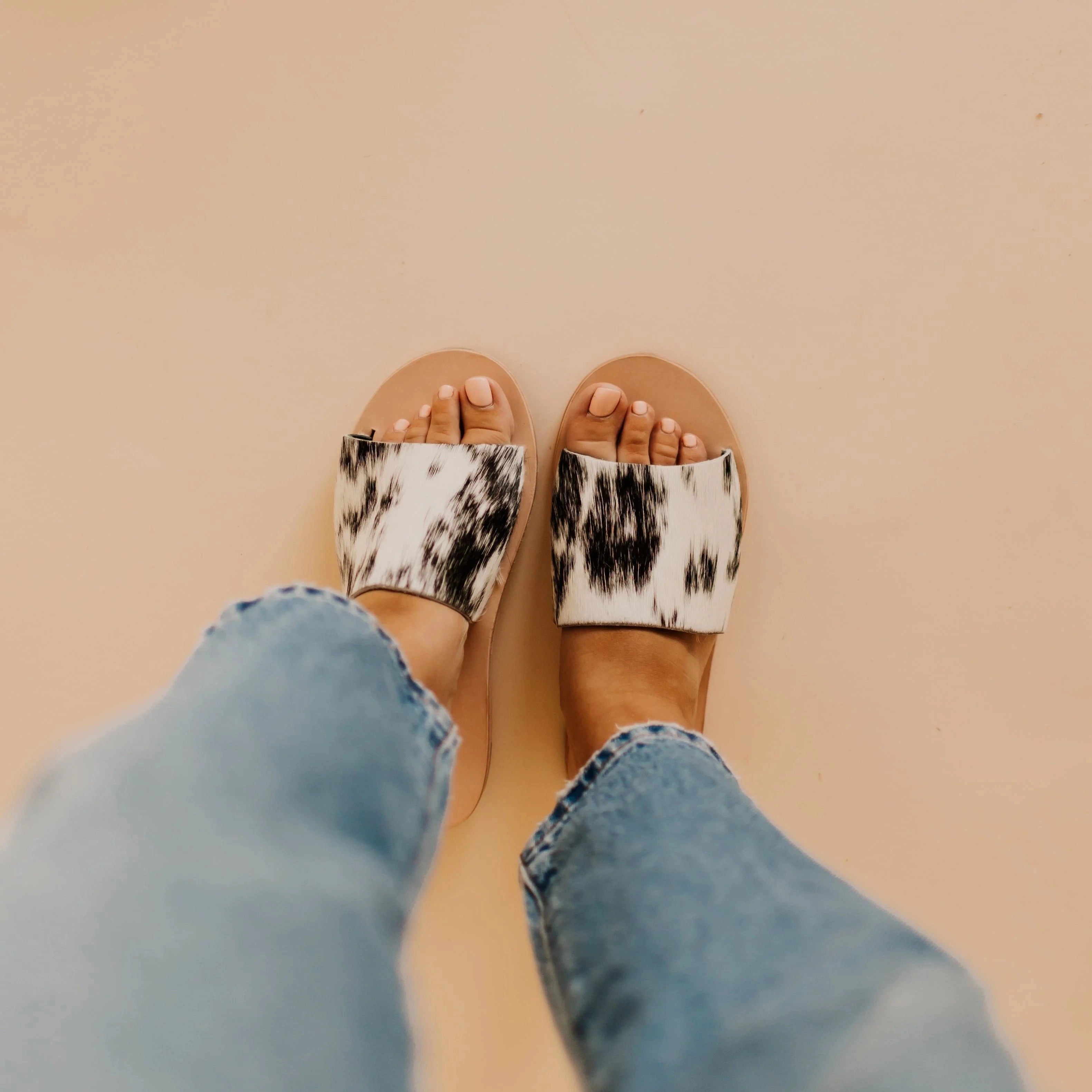 Nadia Cowhide - Salt & Pepper Comfy Flip-flops Casual Footwear for Travel