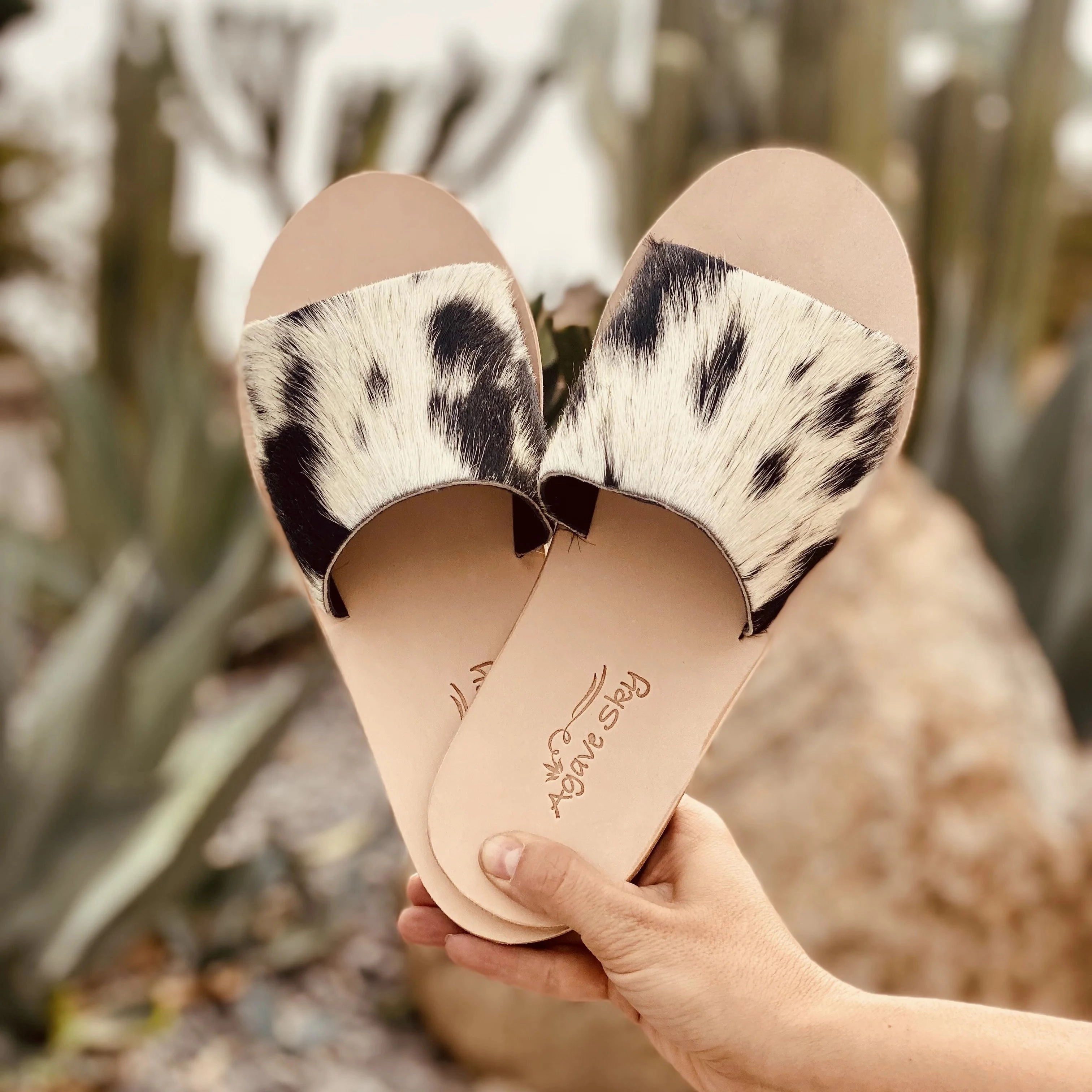 Fashionable Beach Footwear Travel Footwear Nadia Cowhide - Salt & Pepper