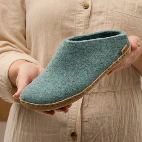 Comfortable for jogging Slip-on with Leather Sole - North Sea